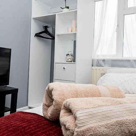 Shirley House 2, Self Catering Guest House, Self Check In, Smart Locks, 10 Min Walk To Southampton General, Aspire And Princess Anne Hospitals, Access To Fully Equipped Kitchen, Excellent Transport Links, Ideal For Longer Stays And Hospital Shifts Εξωτερικό φωτογραφία