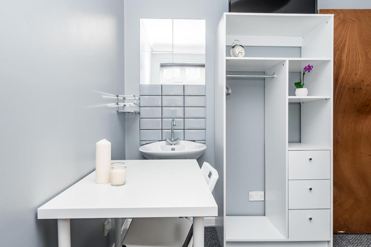 Shirley House 2, Self Catering Guest House, Self Check In, Smart Locks, 10 Min Walk To Southampton General, Aspire And Princess Anne Hospitals, Access To Fully Equipped Kitchen, Excellent Transport Links, Ideal For Longer Stays And Hospital Shifts Εξωτερικό φωτογραφία