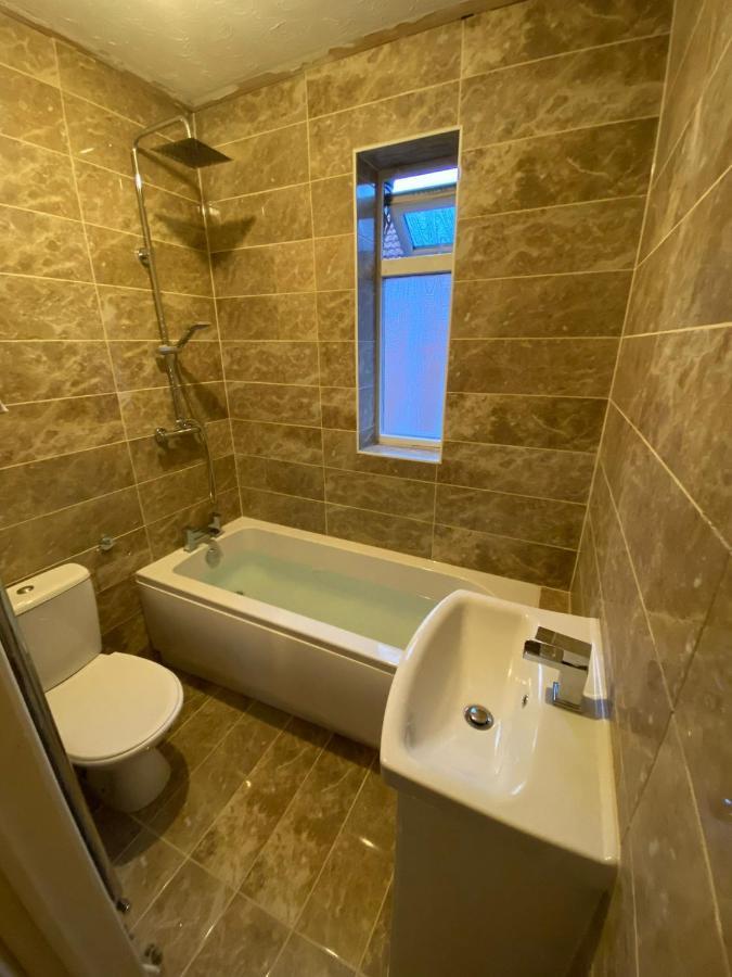 Shirley House 2, Self Catering Guest House, Self Check In, Smart Locks, 10 Min Walk To Southampton General, Aspire And Princess Anne Hospitals, Access To Fully Equipped Kitchen, Excellent Transport Links, Ideal For Longer Stays And Hospital Shifts Εξωτερικό φωτογραφία