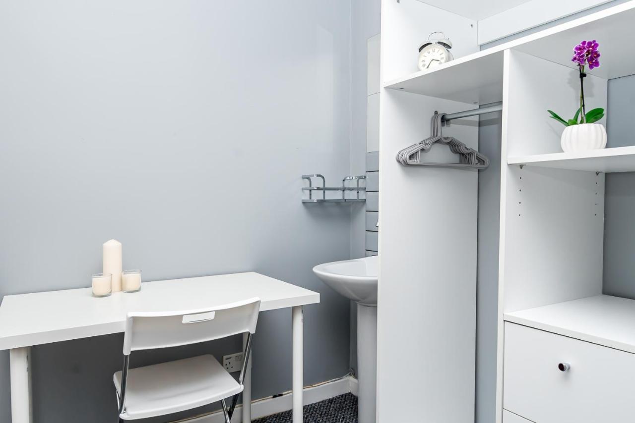 Shirley House 2, Self Catering Guest House, Self Check In, Smart Locks, 10 Min Walk To Southampton General, Aspire And Princess Anne Hospitals, Access To Fully Equipped Kitchen, Excellent Transport Links, Ideal For Longer Stays And Hospital Shifts Εξωτερικό φωτογραφία