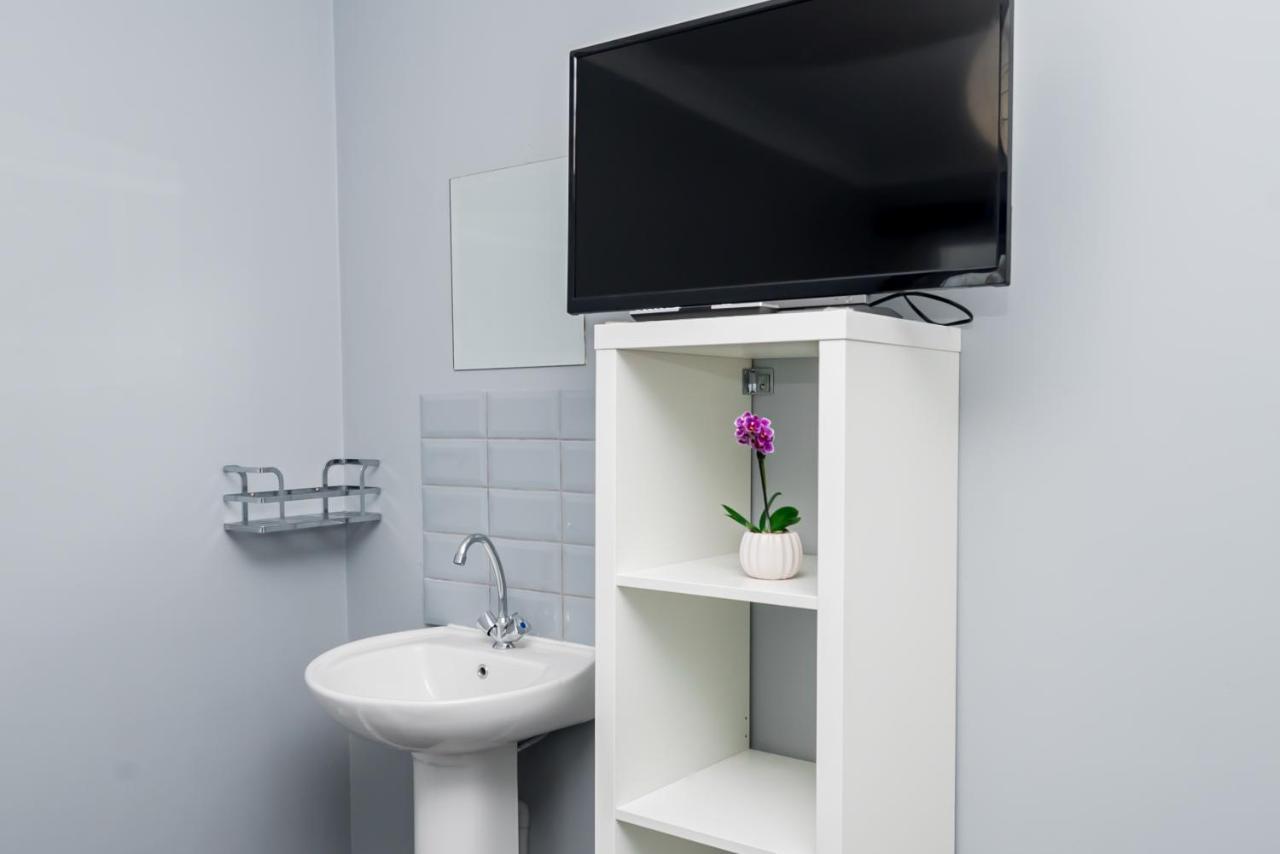 Shirley House 2, Self Catering Guest House, Self Check In, Smart Locks, 10 Min Walk To Southampton General, Aspire And Princess Anne Hospitals, Access To Fully Equipped Kitchen, Excellent Transport Links, Ideal For Longer Stays And Hospital Shifts Εξωτερικό φωτογραφία