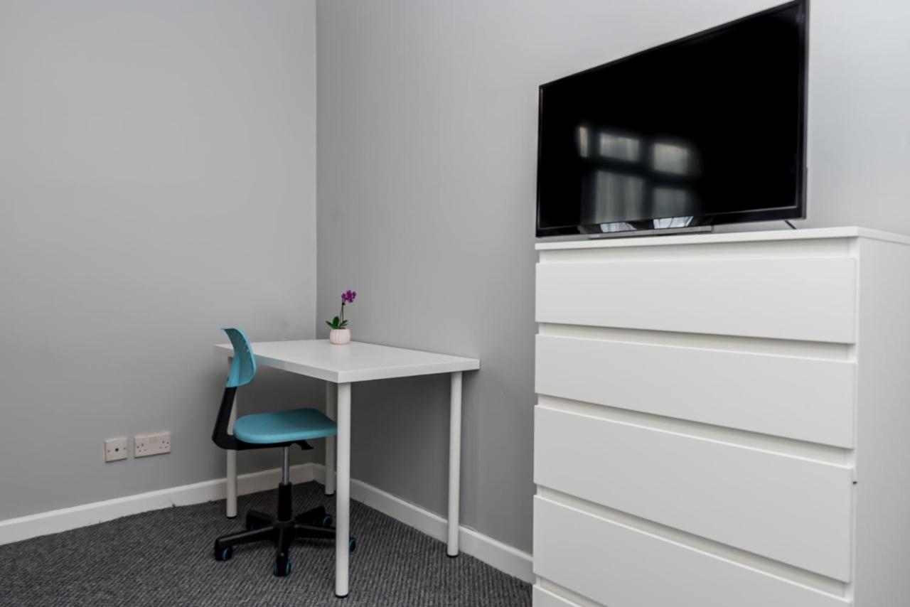 Shirley House 2, Self Catering Guest House, Self Check In, Smart Locks, 10 Min Walk To Southampton General, Aspire And Princess Anne Hospitals, Access To Fully Equipped Kitchen, Excellent Transport Links, Ideal For Longer Stays And Hospital Shifts Εξωτερικό φωτογραφία