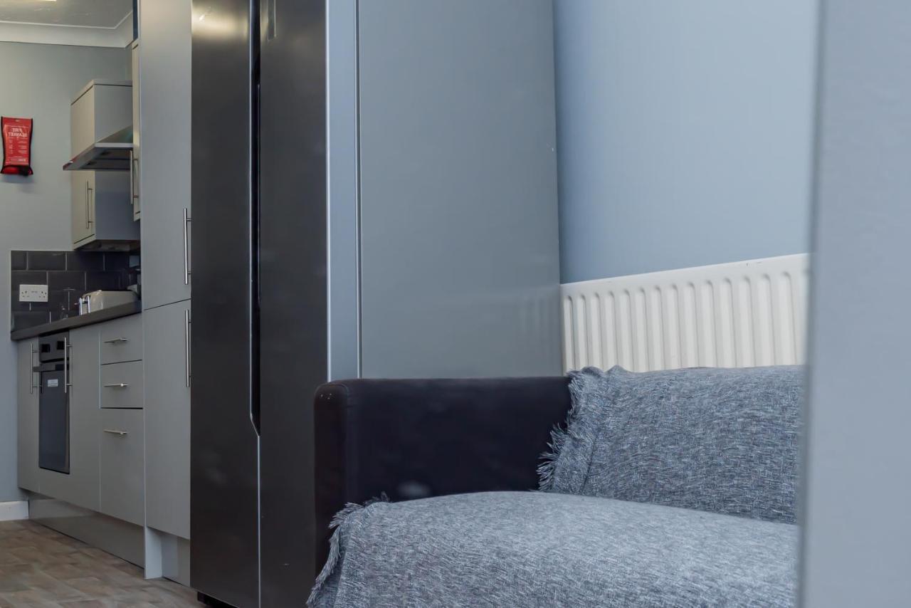 Shirley House 2, Self Catering Guest House, Self Check In, Smart Locks, 10 Min Walk To Southampton General, Aspire And Princess Anne Hospitals, Access To Fully Equipped Kitchen, Excellent Transport Links, Ideal For Longer Stays And Hospital Shifts Εξωτερικό φωτογραφία