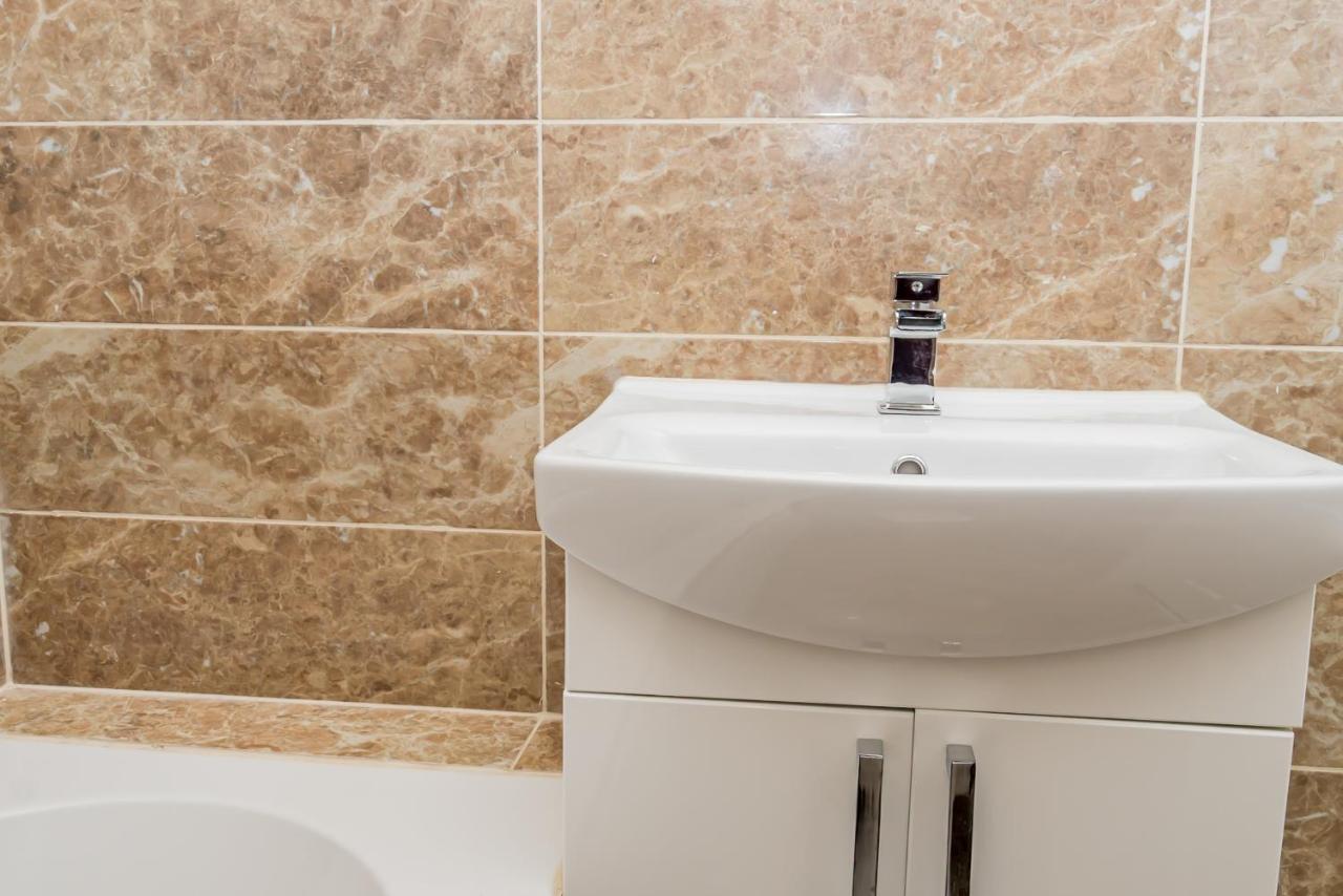 Shirley House 2, Self Catering Guest House, Self Check In, Smart Locks, 10 Min Walk To Southampton General, Aspire And Princess Anne Hospitals, Access To Fully Equipped Kitchen, Excellent Transport Links, Ideal For Longer Stays And Hospital Shifts Εξωτερικό φωτογραφία