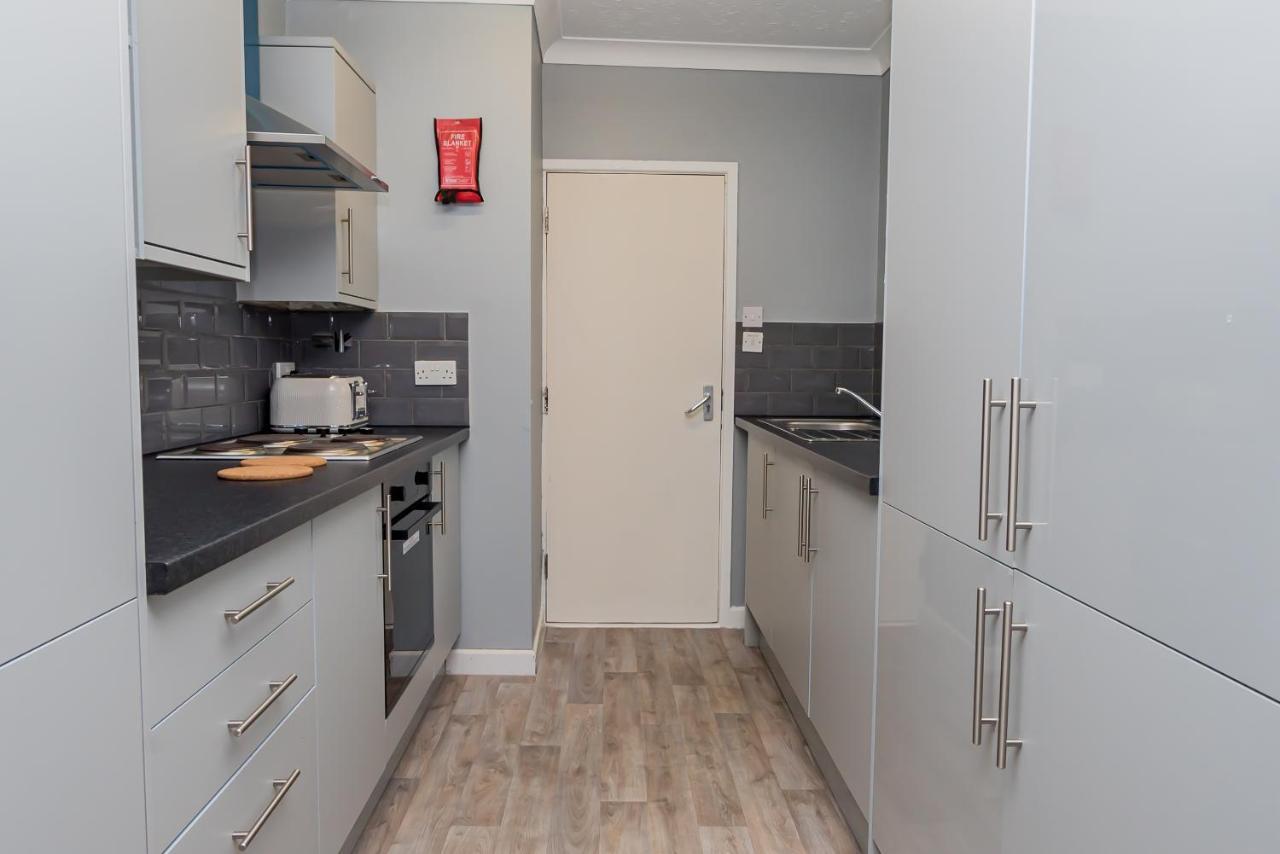 Shirley House 2, Self Catering Guest House, Self Check In, Smart Locks, 10 Min Walk To Southampton General, Aspire And Princess Anne Hospitals, Access To Fully Equipped Kitchen, Excellent Transport Links, Ideal For Longer Stays And Hospital Shifts Εξωτερικό φωτογραφία