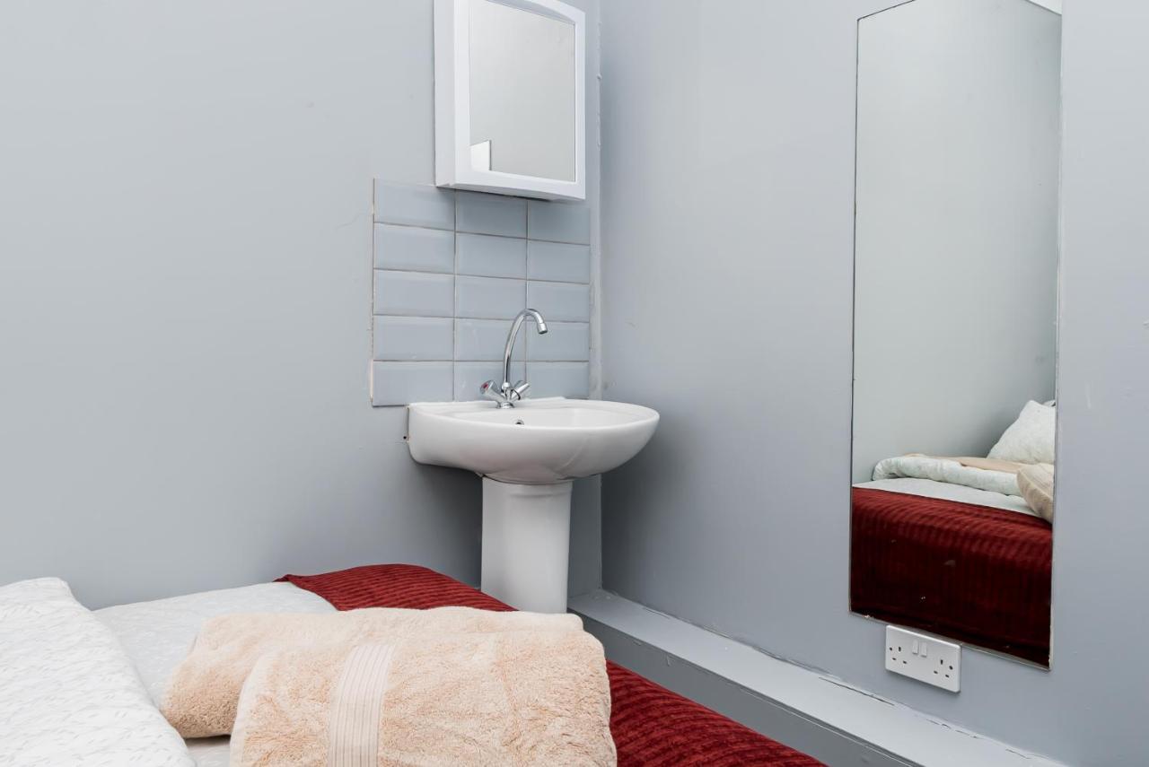 Shirley House 2, Self Catering Guest House, Self Check In, Smart Locks, 10 Min Walk To Southampton General, Aspire And Princess Anne Hospitals, Access To Fully Equipped Kitchen, Excellent Transport Links, Ideal For Longer Stays And Hospital Shifts Εξωτερικό φωτογραφία
