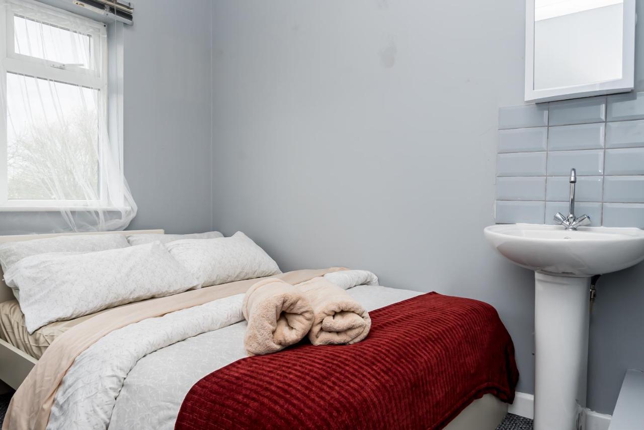 Shirley House 2, Self Catering Guest House, Self Check In, Smart Locks, 10 Min Walk To Southampton General, Aspire And Princess Anne Hospitals, Access To Fully Equipped Kitchen, Excellent Transport Links, Ideal For Longer Stays And Hospital Shifts Εξωτερικό φωτογραφία
