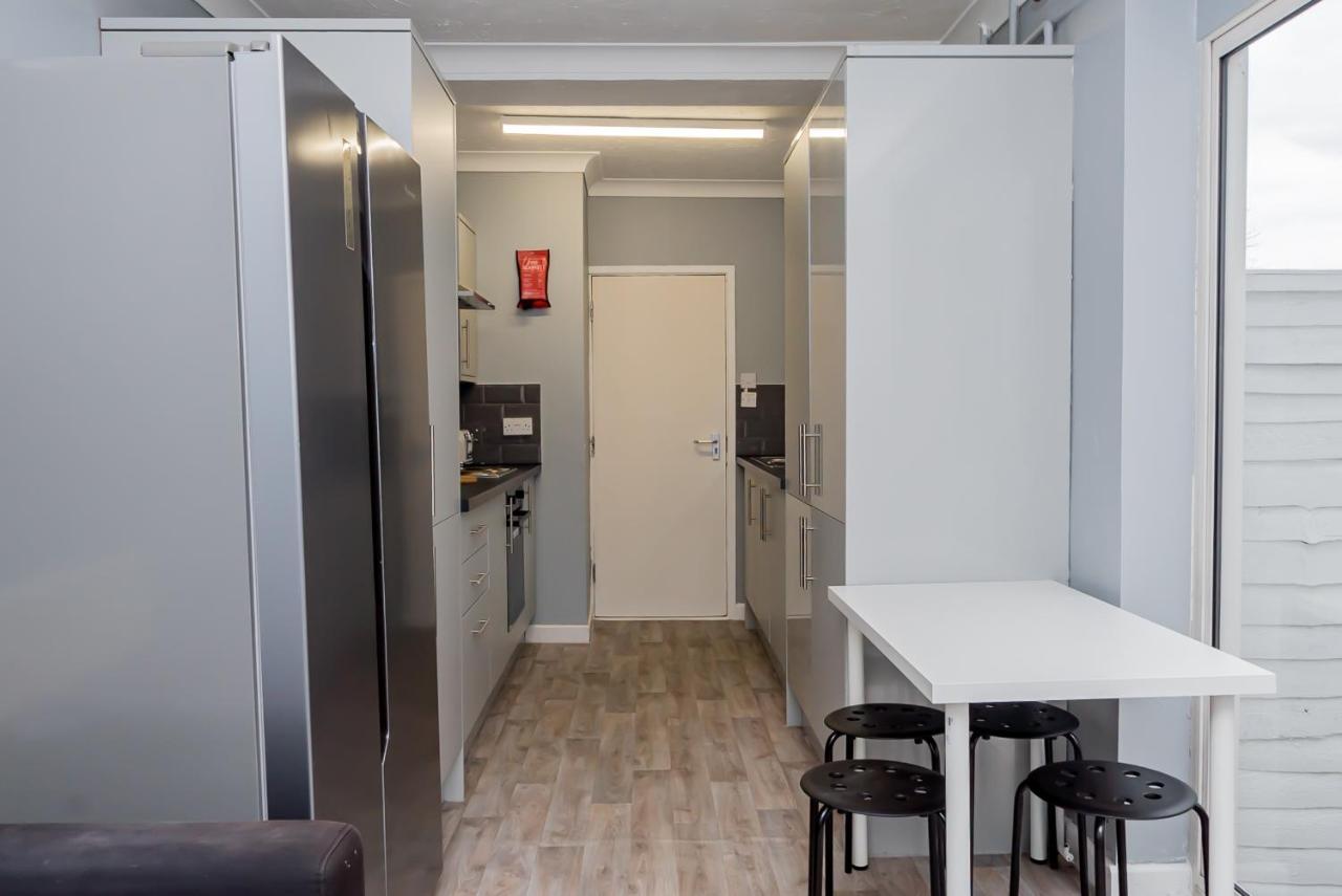 Shirley House 2, Self Catering Guest House, Self Check In, Smart Locks, 10 Min Walk To Southampton General, Aspire And Princess Anne Hospitals, Access To Fully Equipped Kitchen, Excellent Transport Links, Ideal For Longer Stays And Hospital Shifts Εξωτερικό φωτογραφία