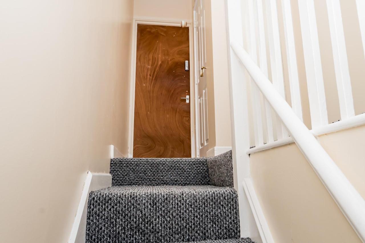 Shirley House 2, Self Catering Guest House, Self Check In, Smart Locks, 10 Min Walk To Southampton General, Aspire And Princess Anne Hospitals, Access To Fully Equipped Kitchen, Excellent Transport Links, Ideal For Longer Stays And Hospital Shifts Εξωτερικό φωτογραφία