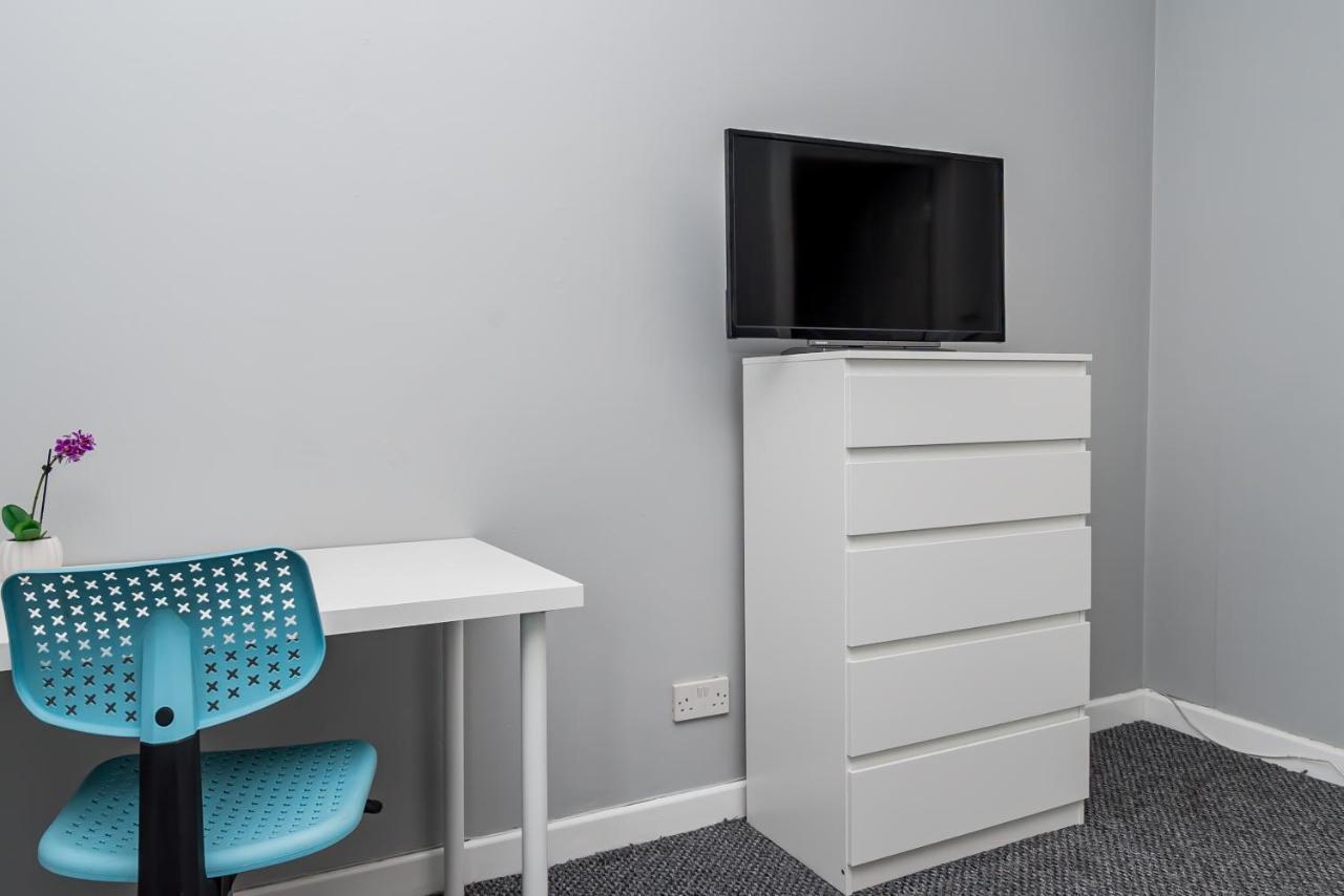 Shirley House 2, Self Catering Guest House, Self Check In, Smart Locks, 10 Min Walk To Southampton General, Aspire And Princess Anne Hospitals, Access To Fully Equipped Kitchen, Excellent Transport Links, Ideal For Longer Stays And Hospital Shifts Εξωτερικό φωτογραφία