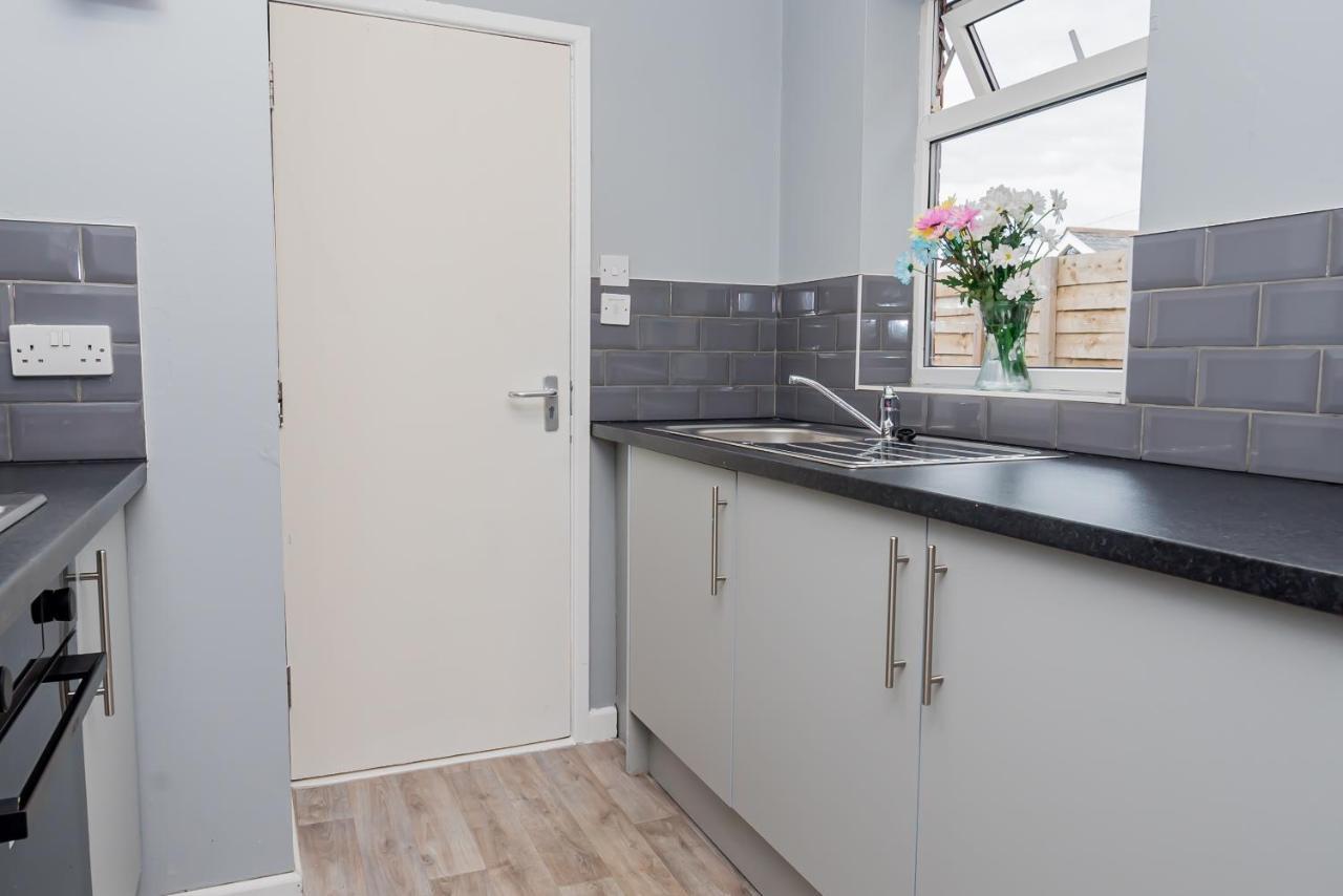 Shirley House 2, Self Catering Guest House, Self Check In, Smart Locks, 10 Min Walk To Southampton General, Aspire And Princess Anne Hospitals, Access To Fully Equipped Kitchen, Excellent Transport Links, Ideal For Longer Stays And Hospital Shifts Εξωτερικό φωτογραφία